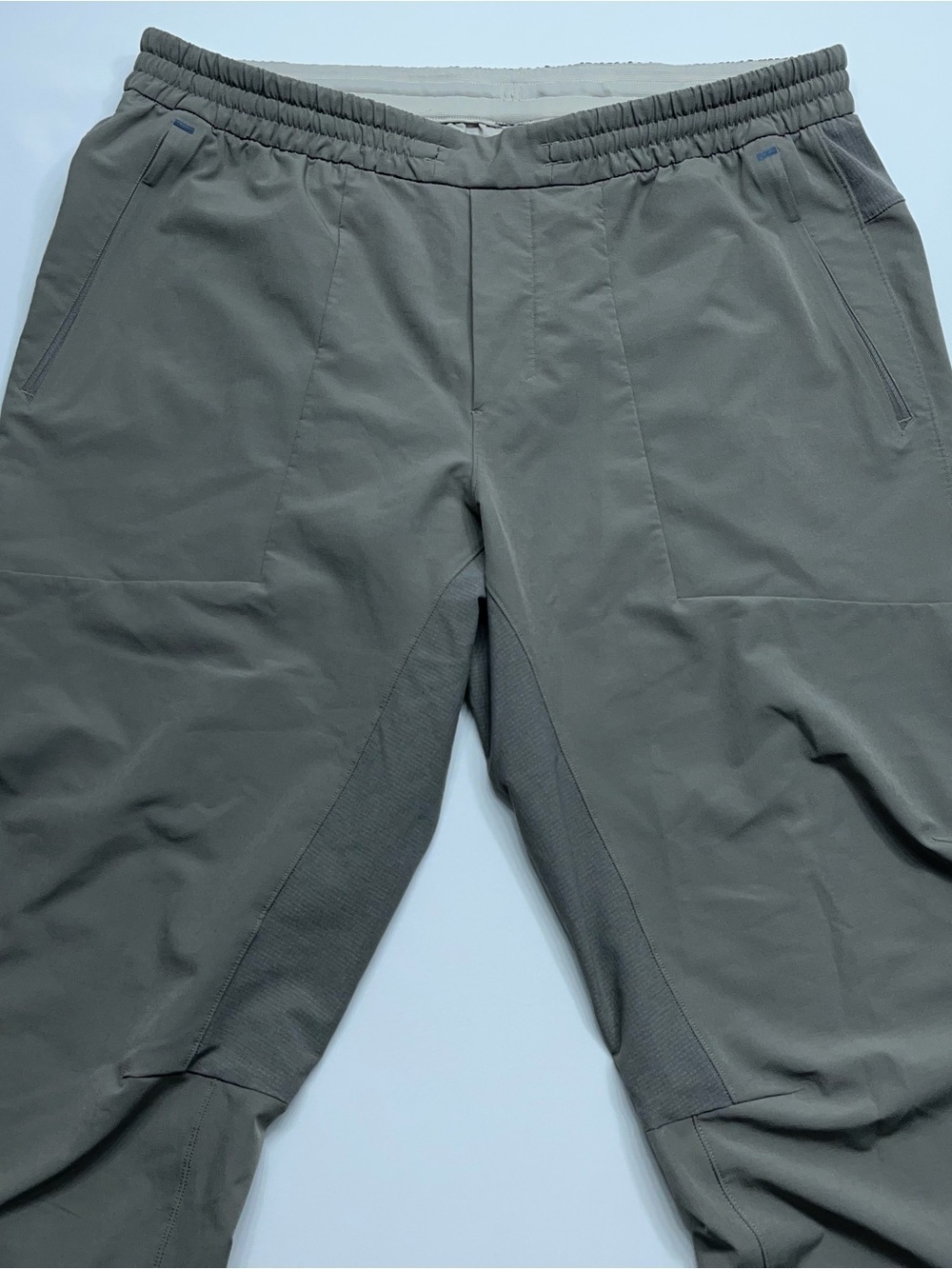 Lululemon License to Train Jogger Mens Size 2XL Khaki Tan LM5AEGS Zip Pockets